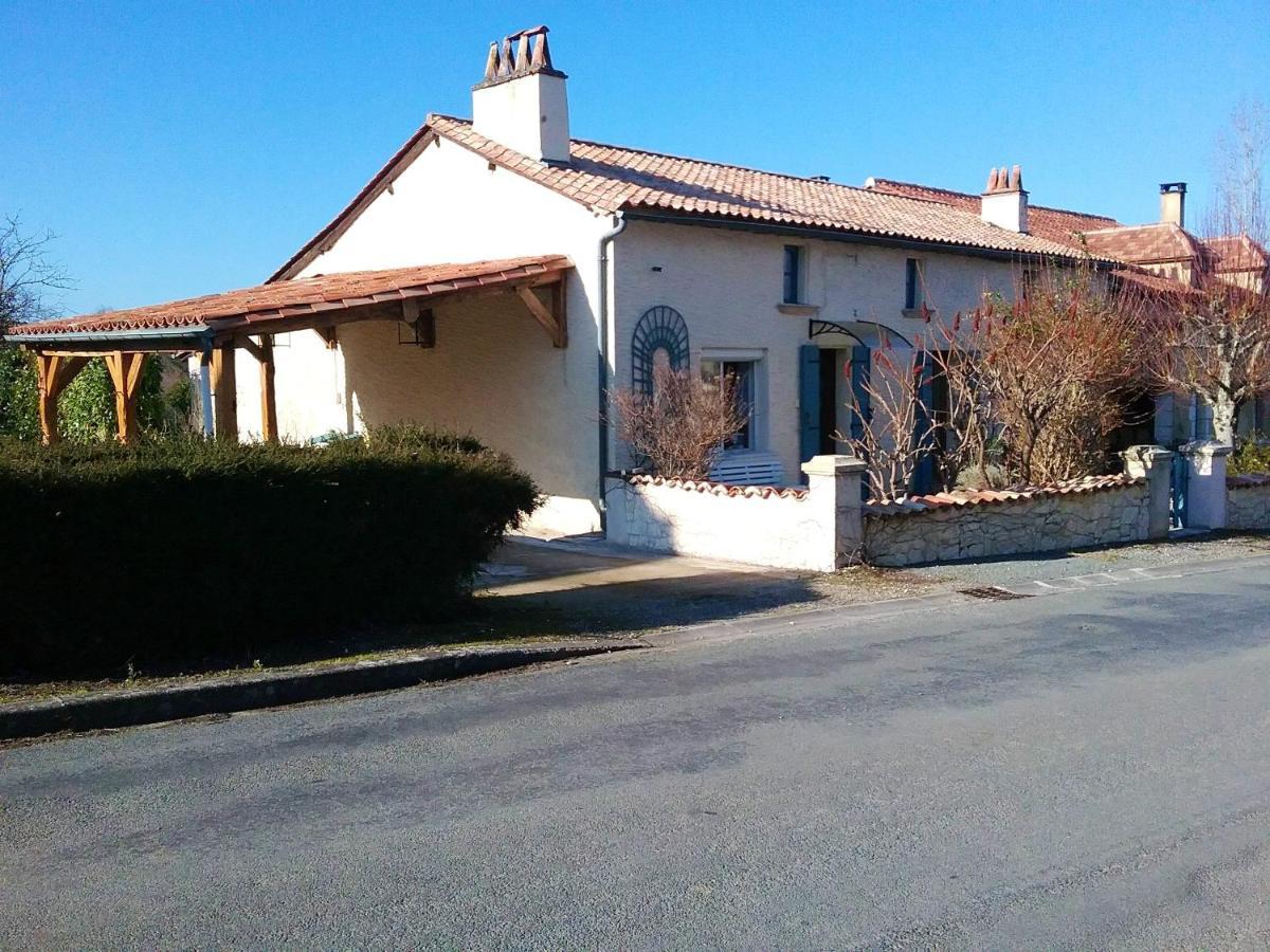 Villa Charmante A Bosset Avec Piscine Partagee Exterior photo