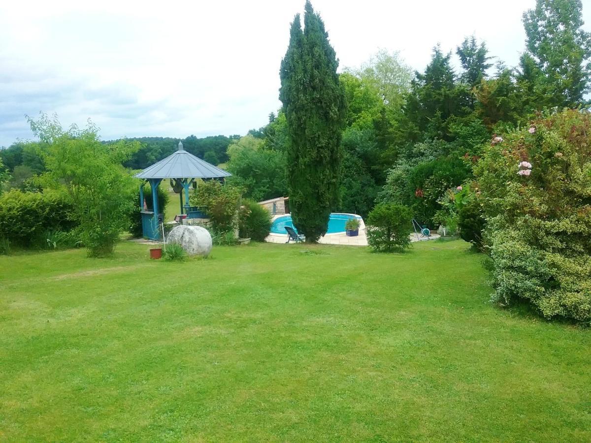 Villa Charmante A Bosset Avec Piscine Partagee Exterior photo
