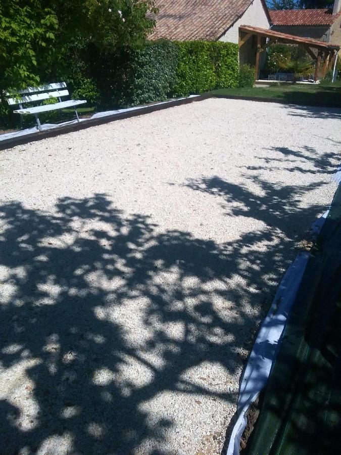 Villa Charmante A Bosset Avec Piscine Partagee Exterior photo