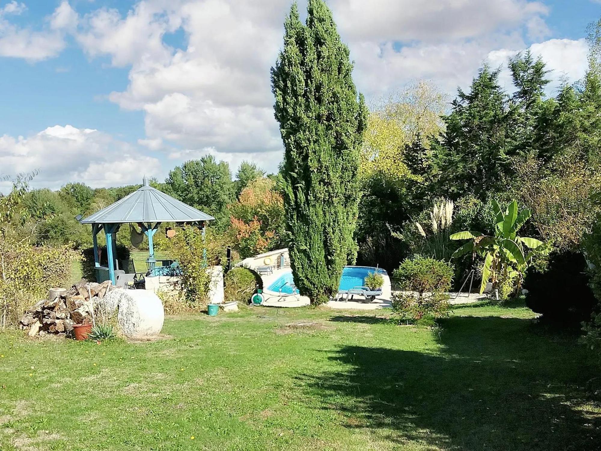 Villa Charmante A Bosset Avec Piscine Partagee Exterior photo
