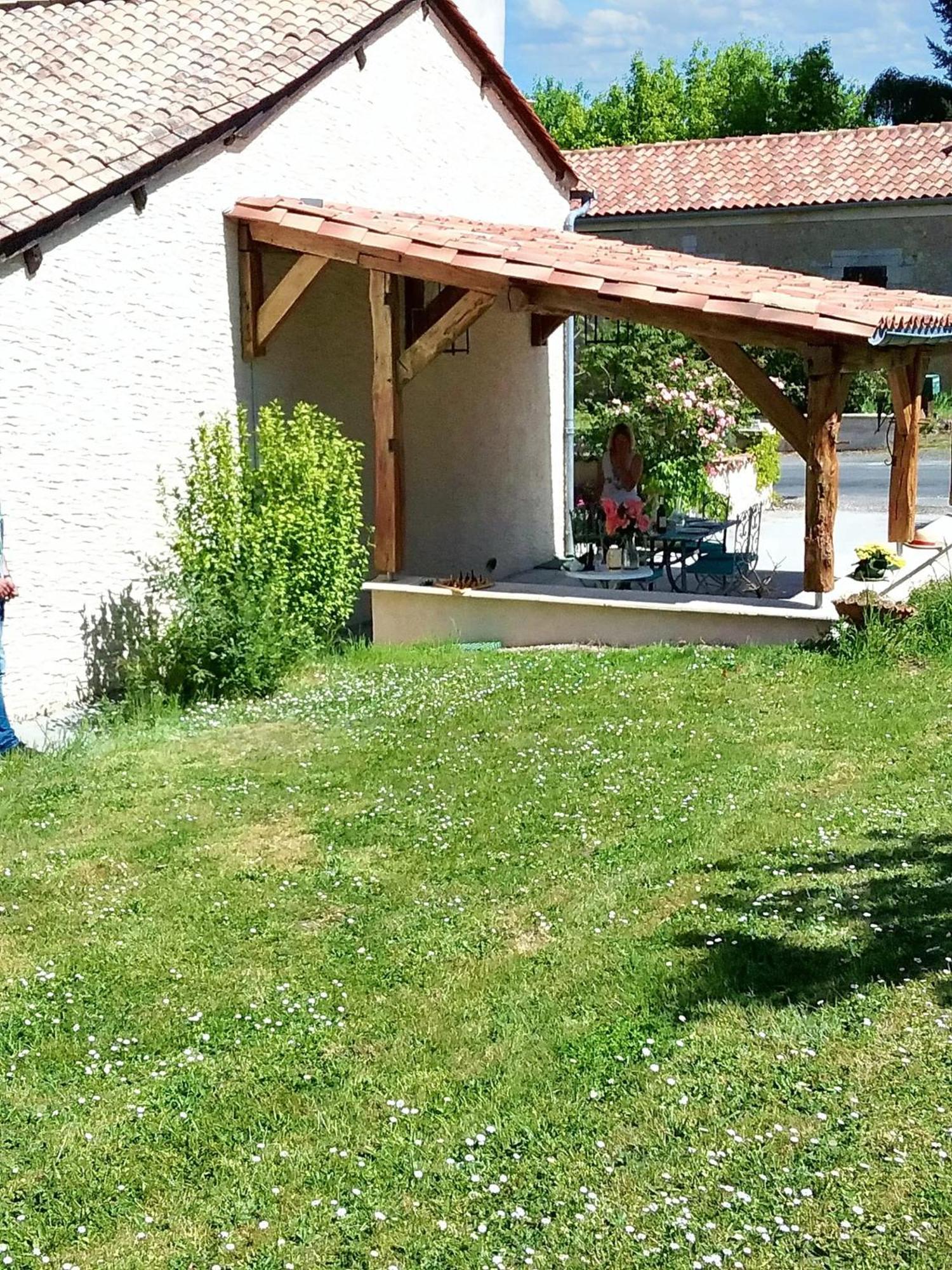 Villa Charmante A Bosset Avec Piscine Partagee Exterior photo