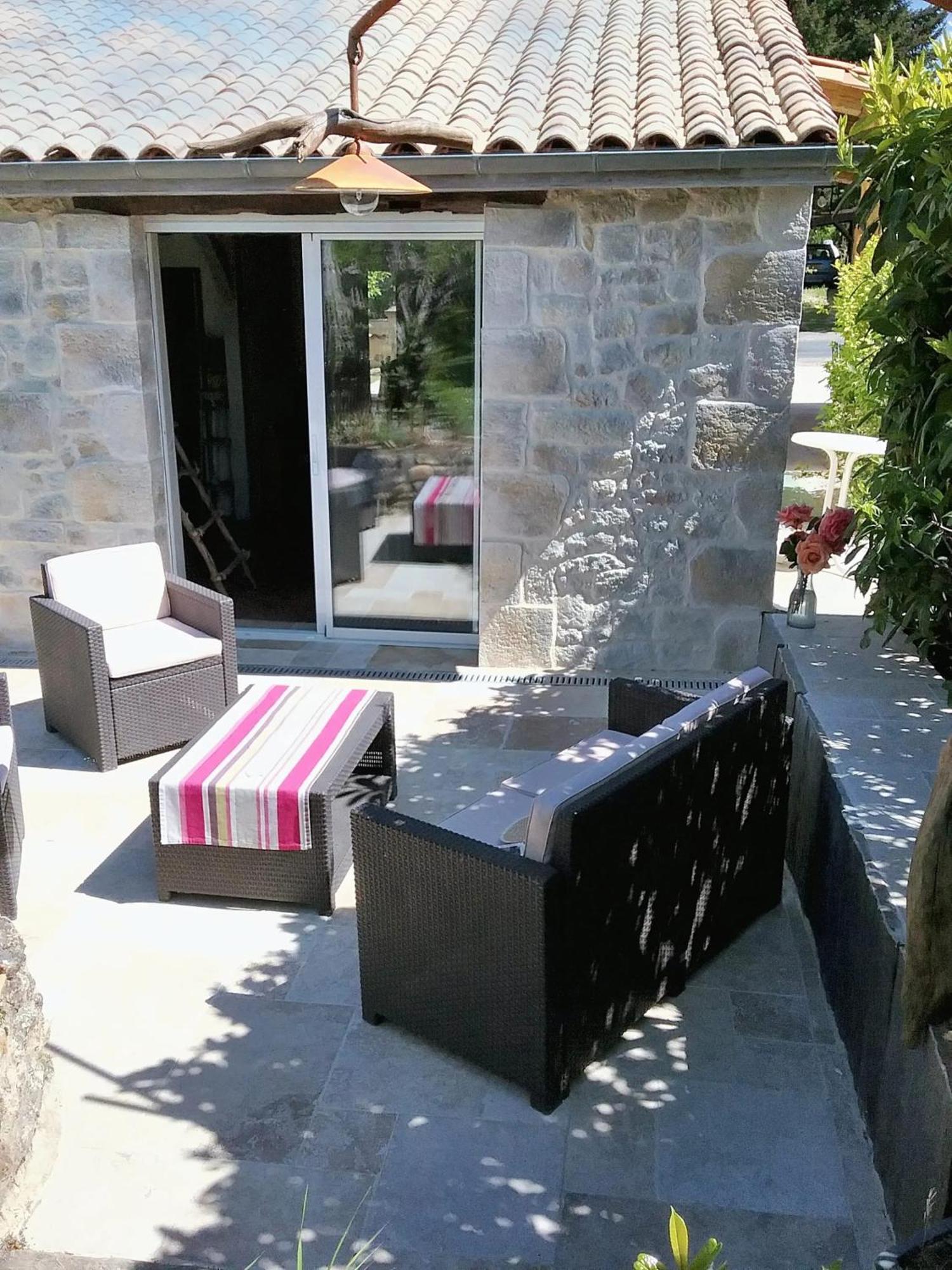 Villa Charmante A Bosset Avec Piscine Partagee Exterior photo