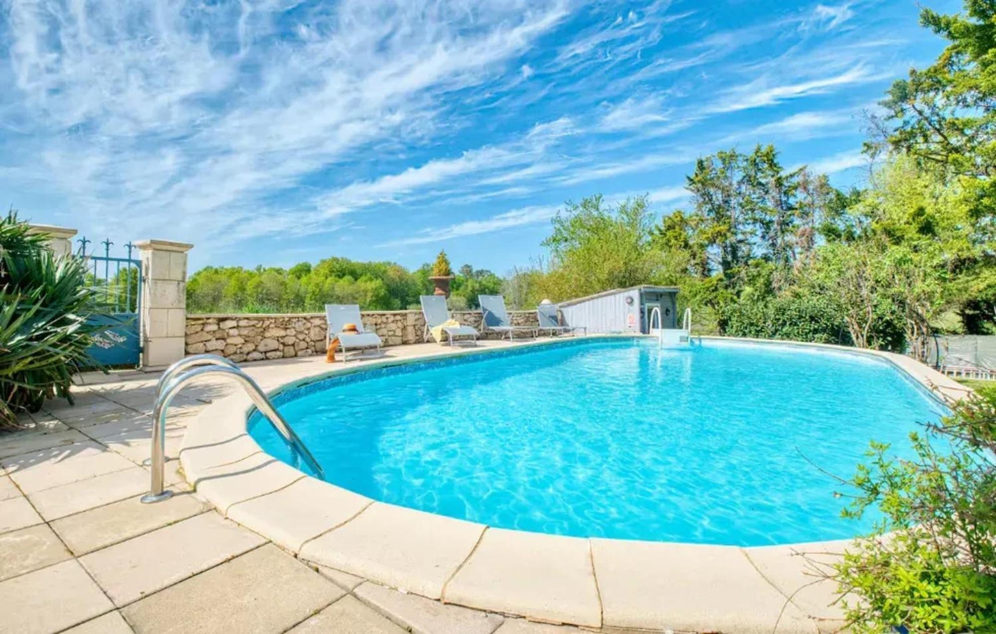 Villa Charmante A Bosset Avec Piscine Partagee Exterior photo