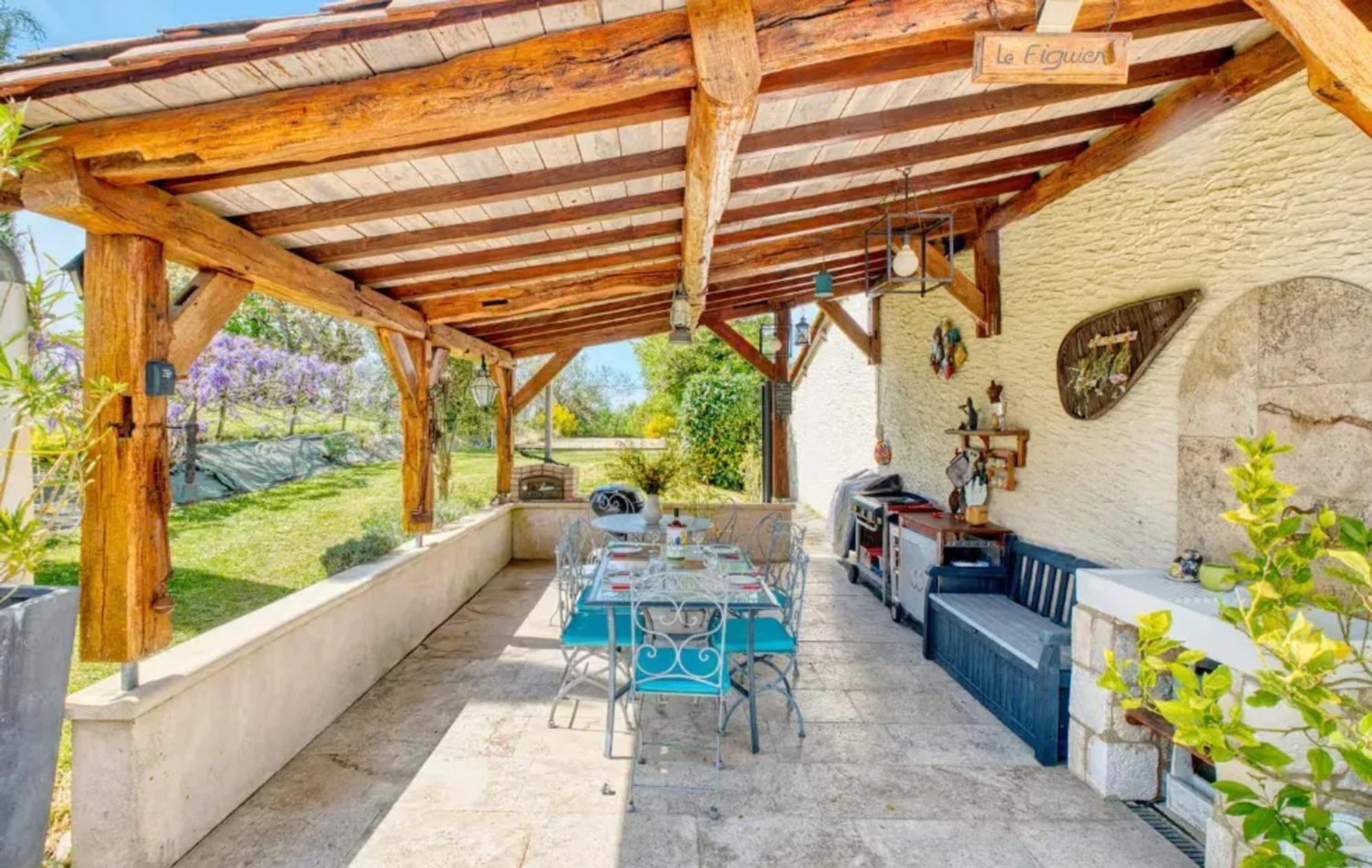 Villa Charmante A Bosset Avec Piscine Partagee Exterior photo
